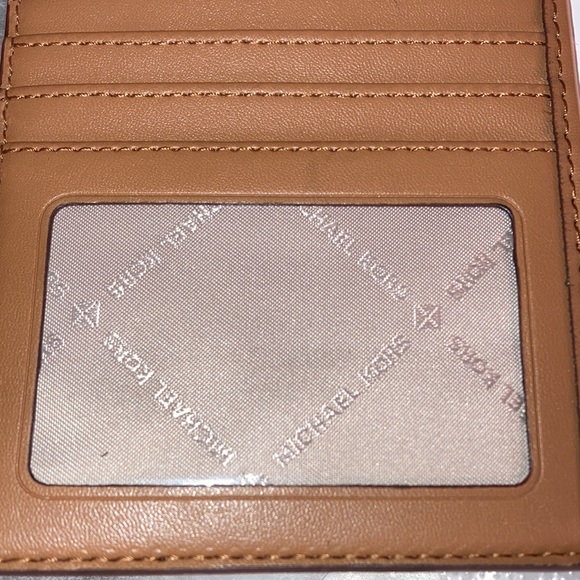 Brand New with tag Michael Kors Passport Holder Vegan Leather Picture Window - Picture 5 of 9